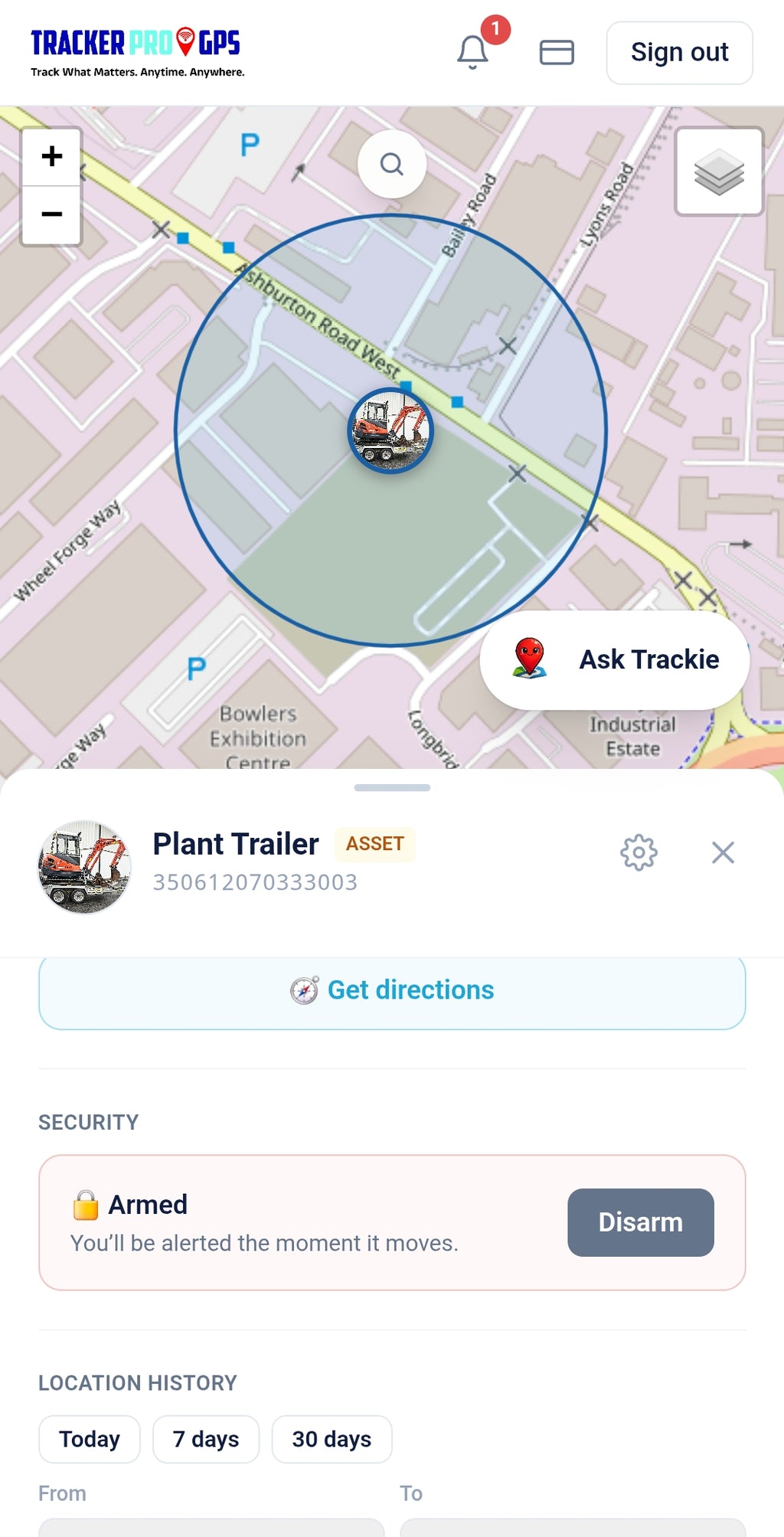 Tracker app interface showing a map with a plant trailer asset location.